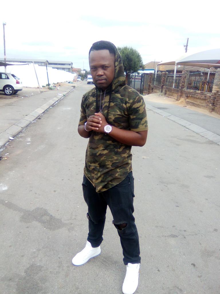 Verbalking2's tweet photo. @hecticnine9 #FashionWednesday I'm my camouflage https://t.co/Abl1v9edzZ