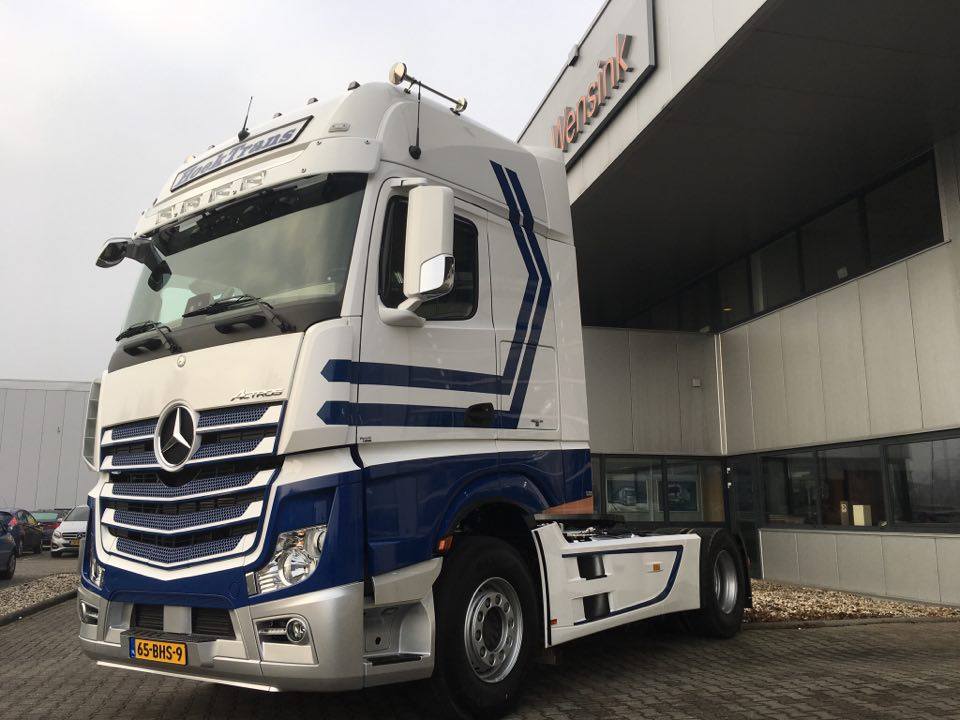 Actros voor Hoek-Trans - Alex Miedema alexmiedema.nl/2017/01/25/act… <a href="/RobertoBenschop/">Wensink Trucks</a> <a href="/wensink_tweets/">Wensink Aangenaam</a>