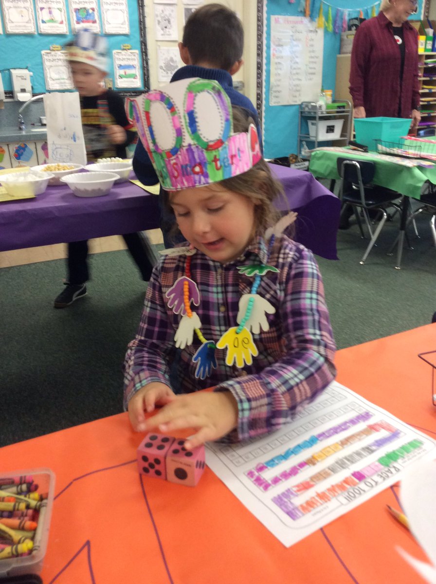 AcaciaMsH's tweet image. Racing to 100! 💯 days of Kindergarten! #acaciakinder #FSDStuEngage #FSDMath