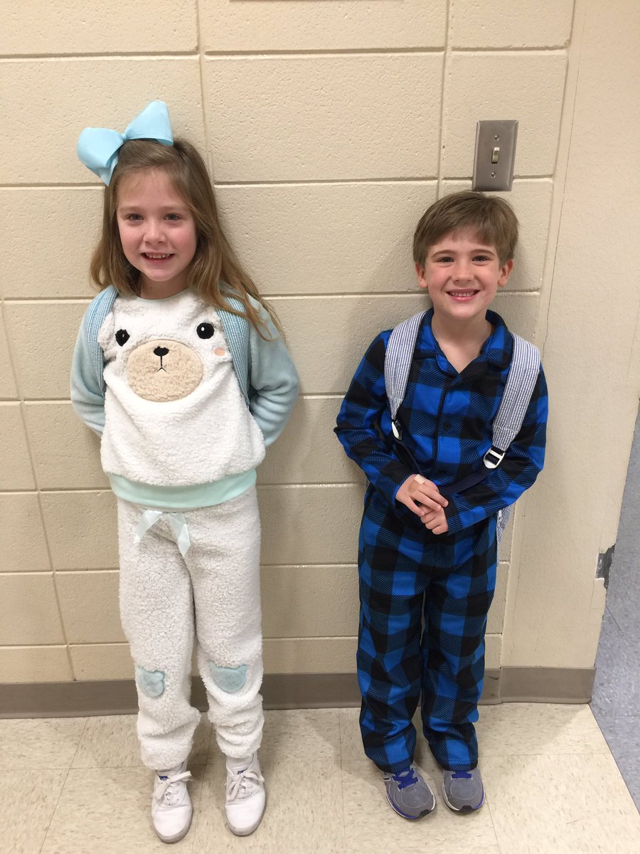 SCHSAhawkins's tweet photo. #DreamingofKindness #greatkindnesschallenge2017
#jberocks #dressupdaysarethebest #GKC https://t.co/xsoaFrC308