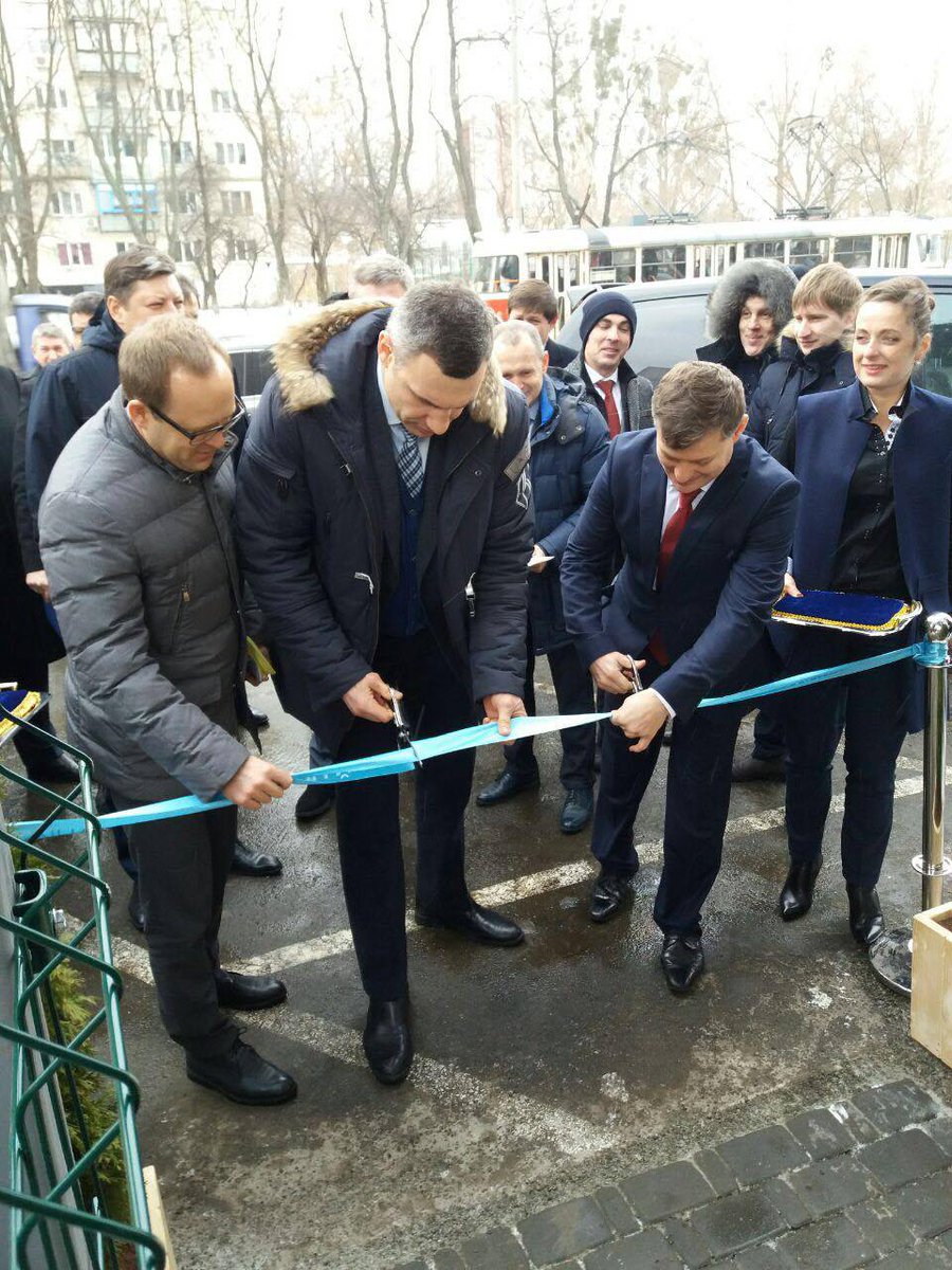 SmartCityKyiv's tweet photo. Сьогодні @Vitaliy_Klychko відкрив дата-центр Регіональний центр електронного урядування «Електронна столиця».Деталі: https://t.co/axRdNEPHIq https://t.co/0puiBZM0iC