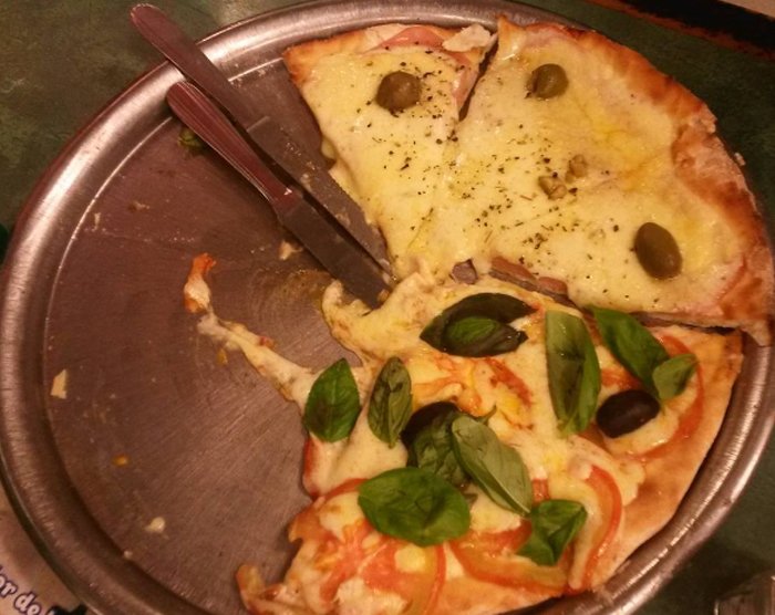PizzasBanchero's tweet photo. ¡Buen provecho! Te esperamos en La Boca: Almirante Brown y Suárez #Banchero ¡Vení a probar #LaVerdaderaPizza! 🍕🍕🍕https://t.co/BjNNL9YLYM https://t.co/o5pUtbI4tN