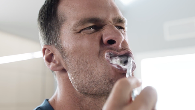 Adweek's tweet image. Super Bowl QB Tom Brady epically brushes his teeth in Intel's Big Game ad promoting replay technology: adweek.it/2jHKprj