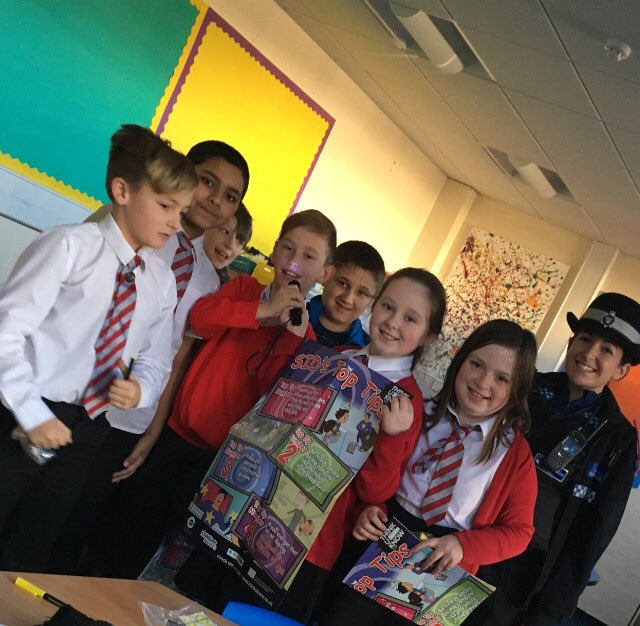 KMinsterCops's tweet photo. Broadwaters SNT - PCSO Francis at St Mary's Primary for Young Cadets! #Securitylesson #Crimeprevention #Internetsafety https://t.co/mhghnPAb9t