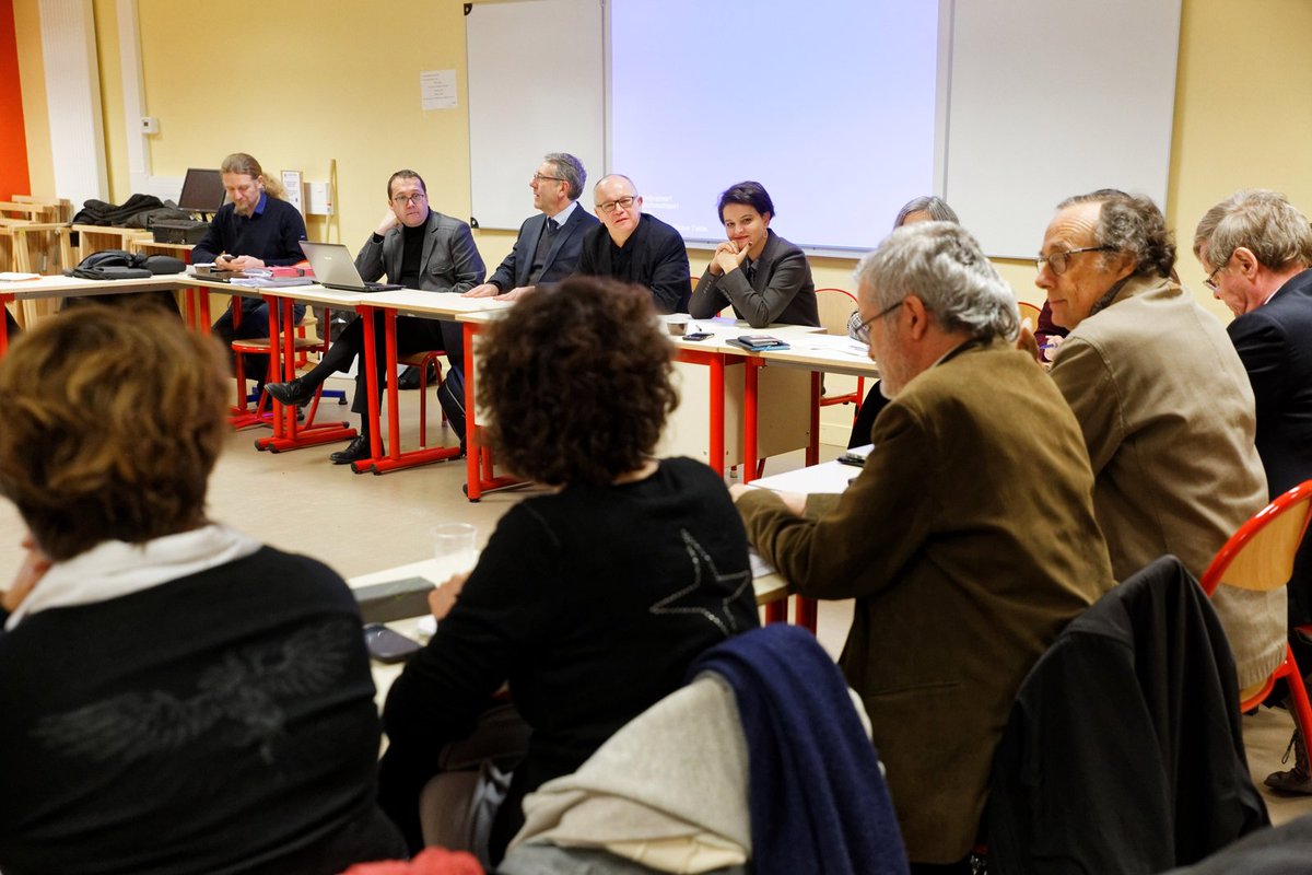 Échanges avec les membres du #CNIRÉ sur leurs travaux pour une école de la République moderne, innovante, plus juste et plus efficace.