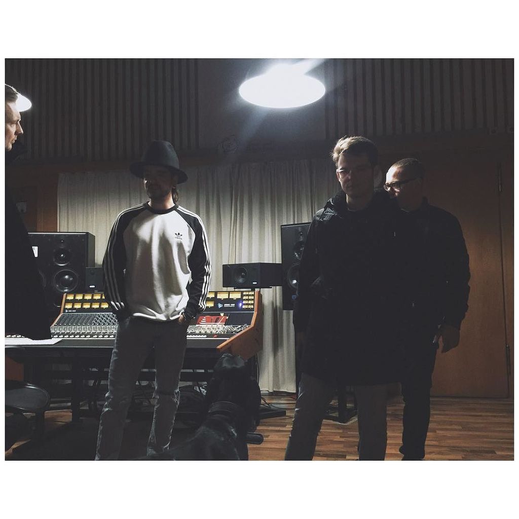 C3BuFTFWEAAgx8F.jpg (1024×1024)