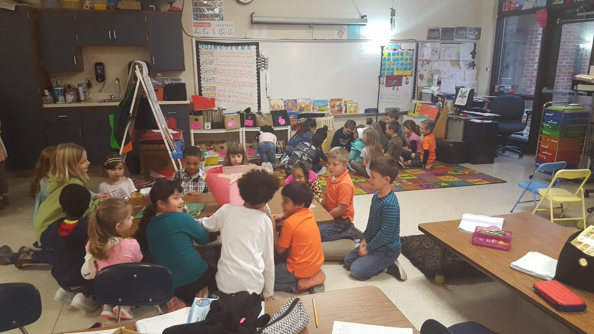 we4rblesd2's tweet photo. Washington Warriors showing their Goldilocks PBL to @ebaker0326 kindergartners #growmaury #buzzworthy #1stgradecreativity https://t.co/SkcHeSSBca