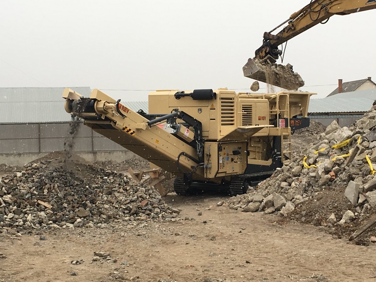 revsrl's tweet photo. REV jaw crusher GCV 60 at work in Hungary #crushing #demolition #quarry #machinery #construction #recycling #crusher https://t.co/gB63owbveu