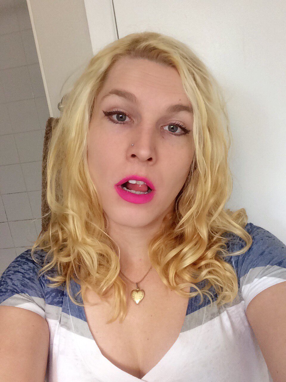 #slut #LipStick #pink #tounge #blond #blonde #Tranny https://t.co/jemCWnHCj9
