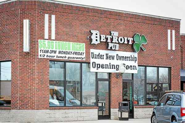 macombdaily's tweet photo. Hotts: New owner takes over #DetroitPub, Dooley's-#MountClemens closes https://t.co/M1DwAgyJ8d https://t.co/WEodg9UjuE