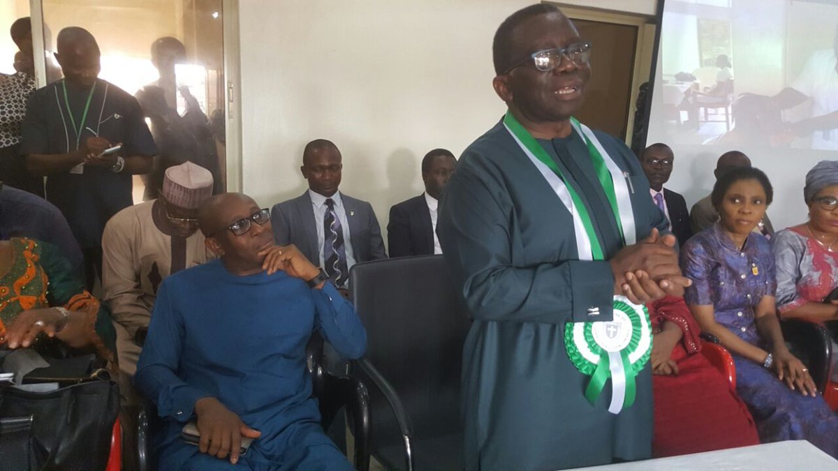 Fmohnigeria's tweet photo. HMH @IsaacFAdewole, PSH Binta Bello FMOH Mgt, and HCOH Abia visit FMC Umuahia to meet beneficiaries of FG's BH4A Free surgeries and Staff. https://t.co/uXhQ1xLtOU