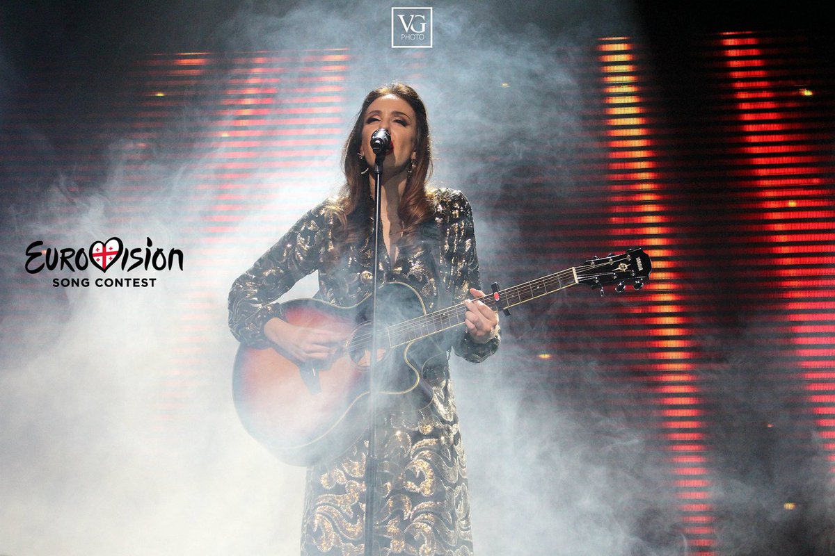 SChantouria's tweet photo. Thank you @edithellacph for the amzing golden dress I had on stage! <3 #sabinachantouria #edithellacph #vatogriffin #swedensongs #esc2017 https://t.co/Fr6NURUeU1