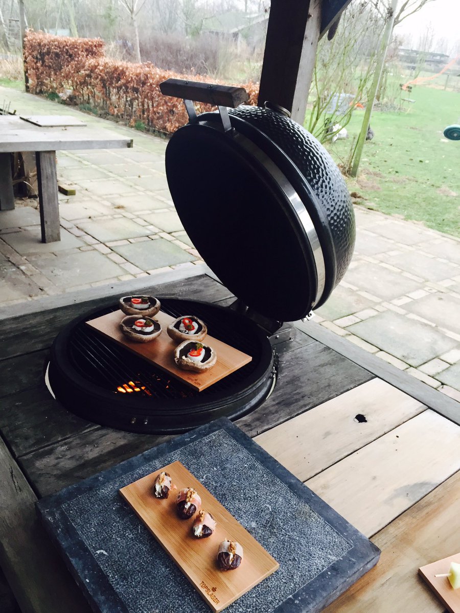 InterkringVers's tweet photo. Vandaag een superleuk item gemaakt met @KokenOpHout. BBQ recepten op de Cedarwood BBQ plank. Geeft een heerlijke smaak aan gerechten! #bbq https://t.co/64c1XGWgvT