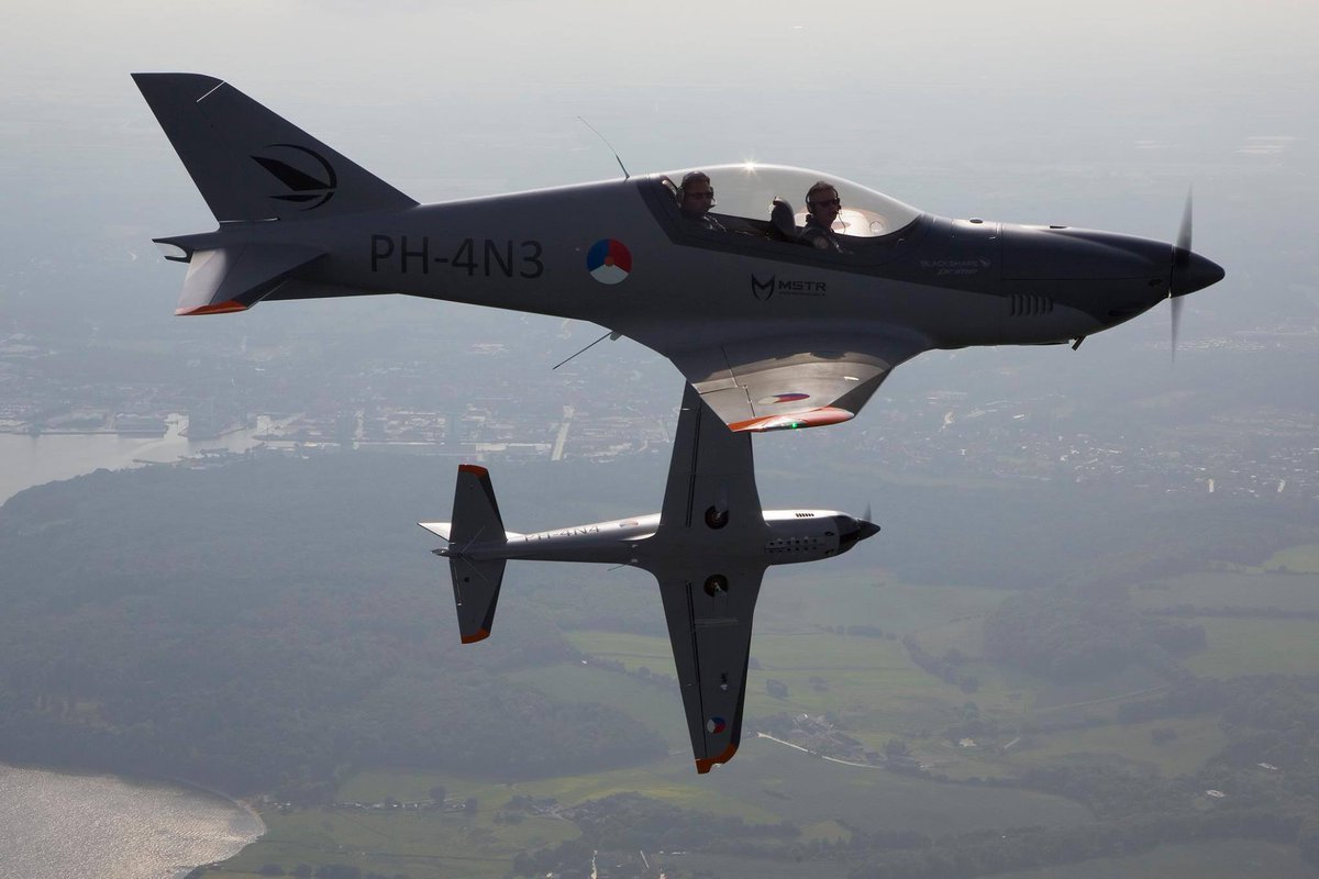 blackshapeair's tweet photo. Improving maneuvering skills. #blackshapeaircraft #blackshapeprime #Aircraft #aviation #leisure #sport #power #luxury #design #MadeInItaly https://t.co/g0M8ELZV9W