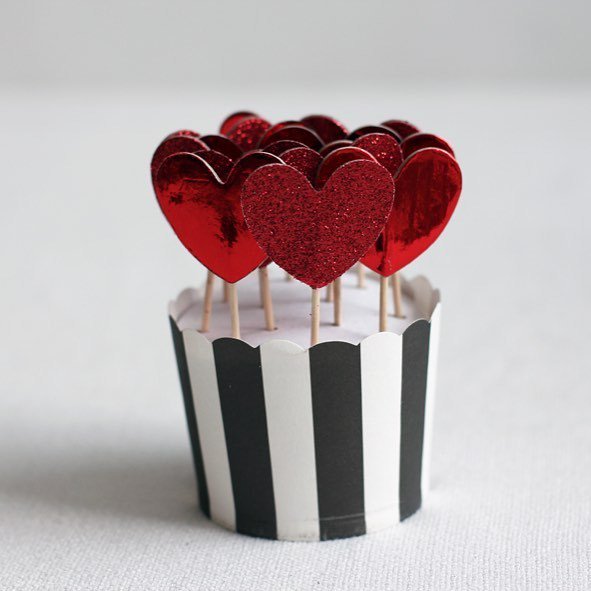 Set of brilliant shiny embed heart cake toppers now only £1! And use code EXTRA20 to get an extra 20% off your orde…