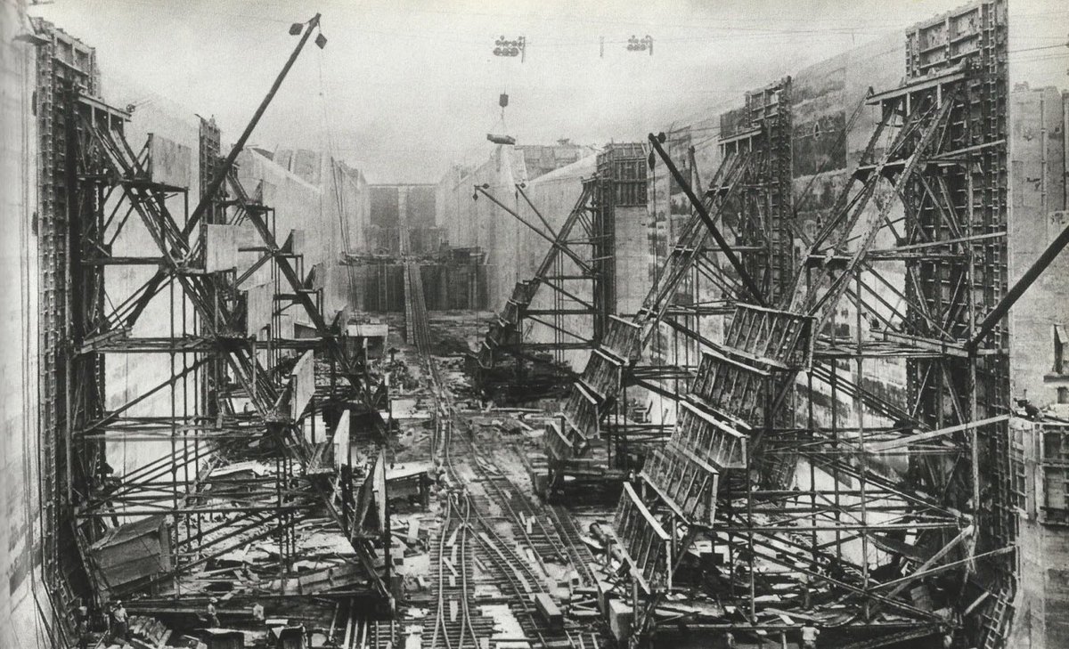 AmericanMex067's tweet photo. #NoBanNoWall? We built Hoover Dam, The Panama Canal &amp; put men on the moon. The Trump border wall? NO PROBLEM. Sorry snowflakes . https://t.co/Z27FwlCCH4