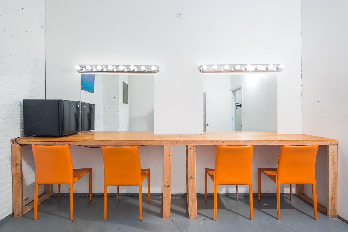 AvennuTeam's tweet photo. We're scouting NYC for spaces suitable for production, events, and creative projects. List your space today!: https://t.co/9CJSDwwiPM https://t.co/JgmkpMfUnd