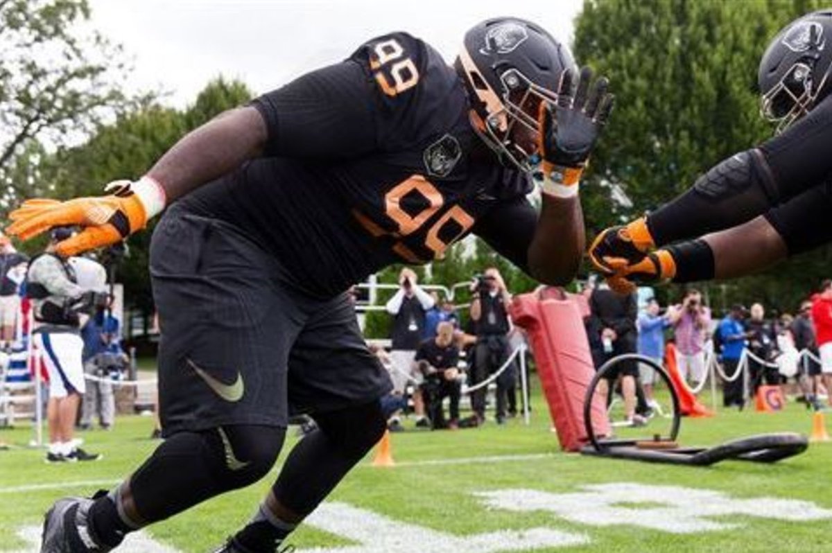 BleacherReport's tweet photo. With just more than a week before national signing day, B/R ranks the top 25 defensive prospects

Full Rankings: https://t.co/ZquiXcaH3H https://t.co/EE0MuumQnq