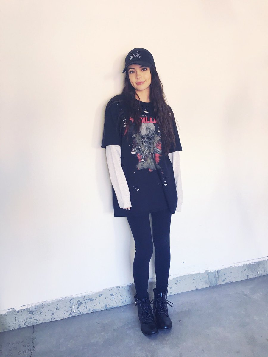 VanessaMerrell's tweet photo. oh oh tee dee #ootd https://t.co/dHdNc19waZ