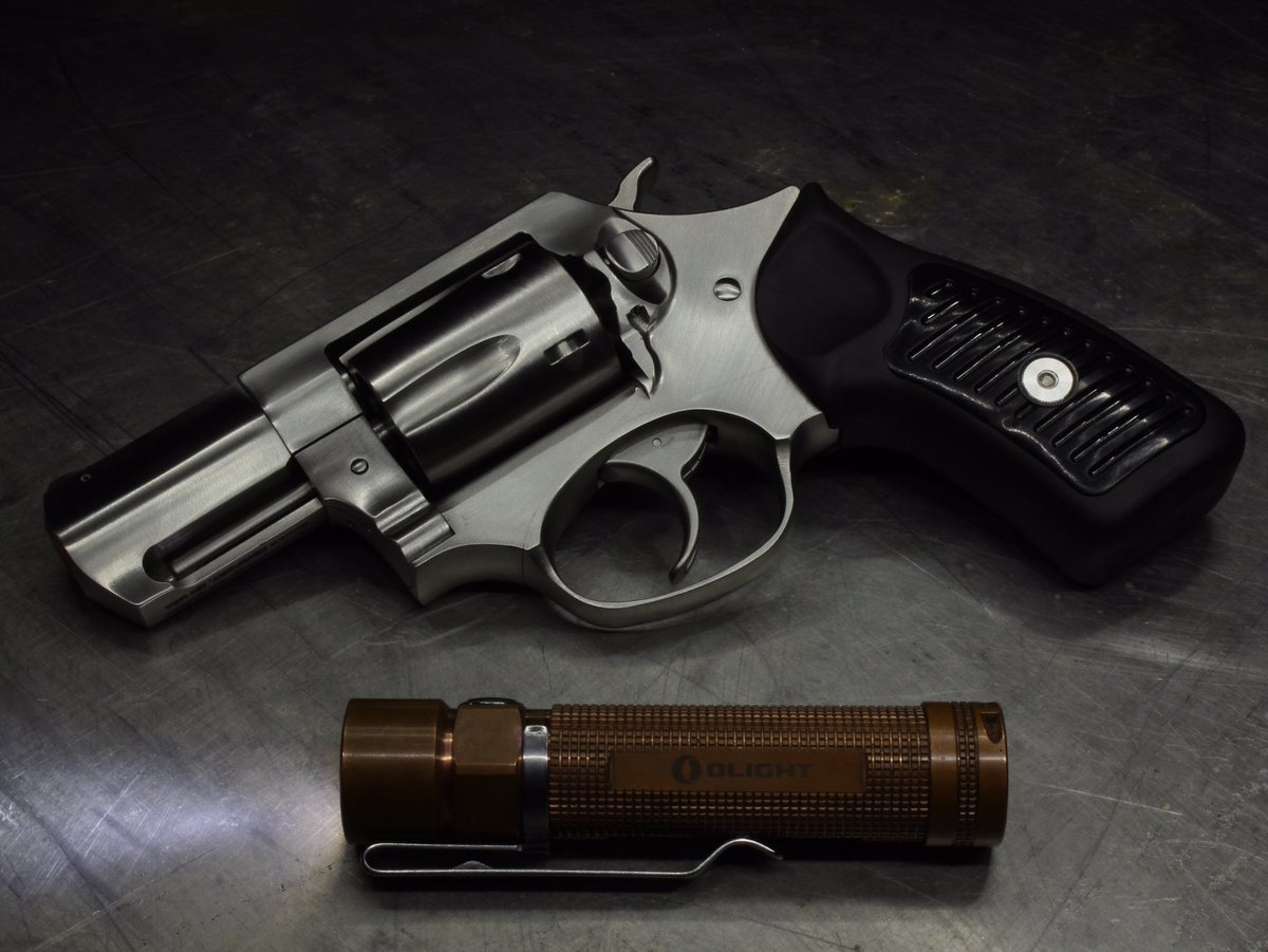 LoneStarLoaded's tweet photo. It's Wheelgun Wednesday and this River SP101 is gleaming.
#Wheelgunwednesday #ruger #sp101 #olight #s2baton #copper #357mag #opencarry https://t.co/uILHoynuMS