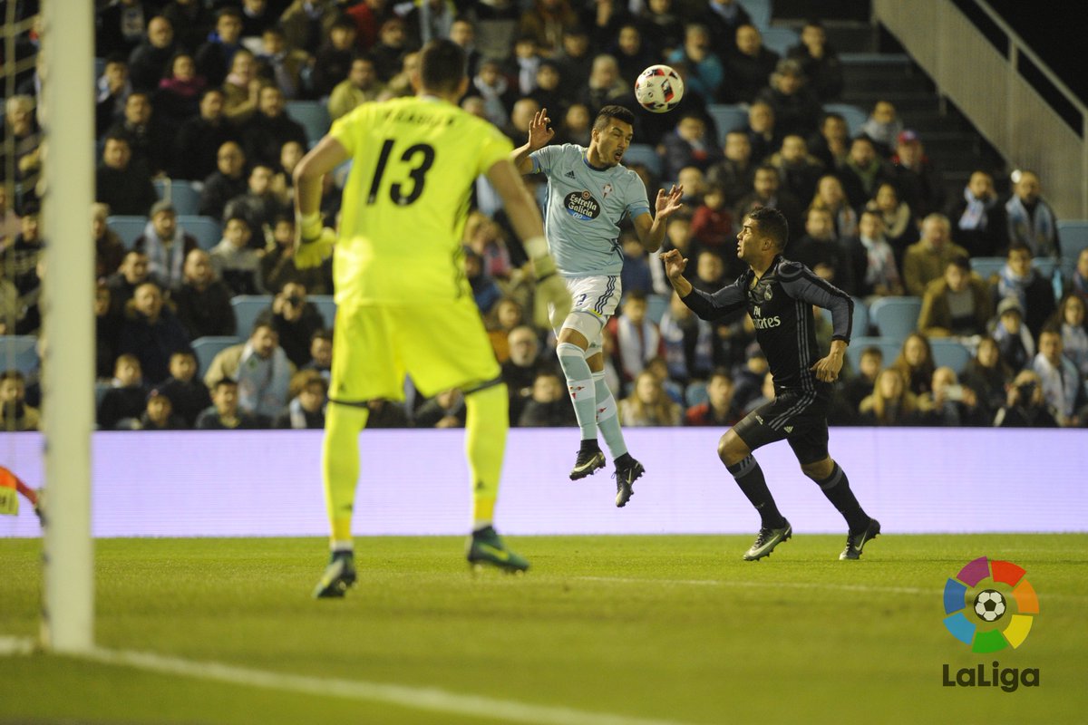 LaLiga's tweet photo. DESCANSO @rccelta_oficial 1-0 @realmadrid (3-1)

¡Un desafortunado gol en propia puerta de Danilo da ventaja a los gallegos! #CopadelRey https://t.co/t3sySzu5Of
