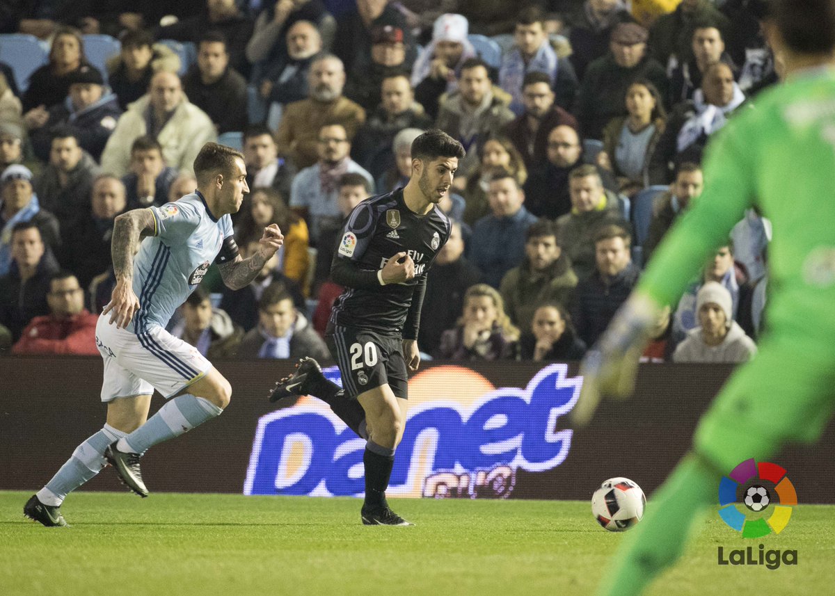 LaLiga's tweet photo. DESCANSO @rccelta_oficial 1-0 @realmadrid (3-1)

¡Un desafortunado gol en propia puerta de Danilo da ventaja a los gallegos! #CopadelRey https://t.co/t3sySzu5Of