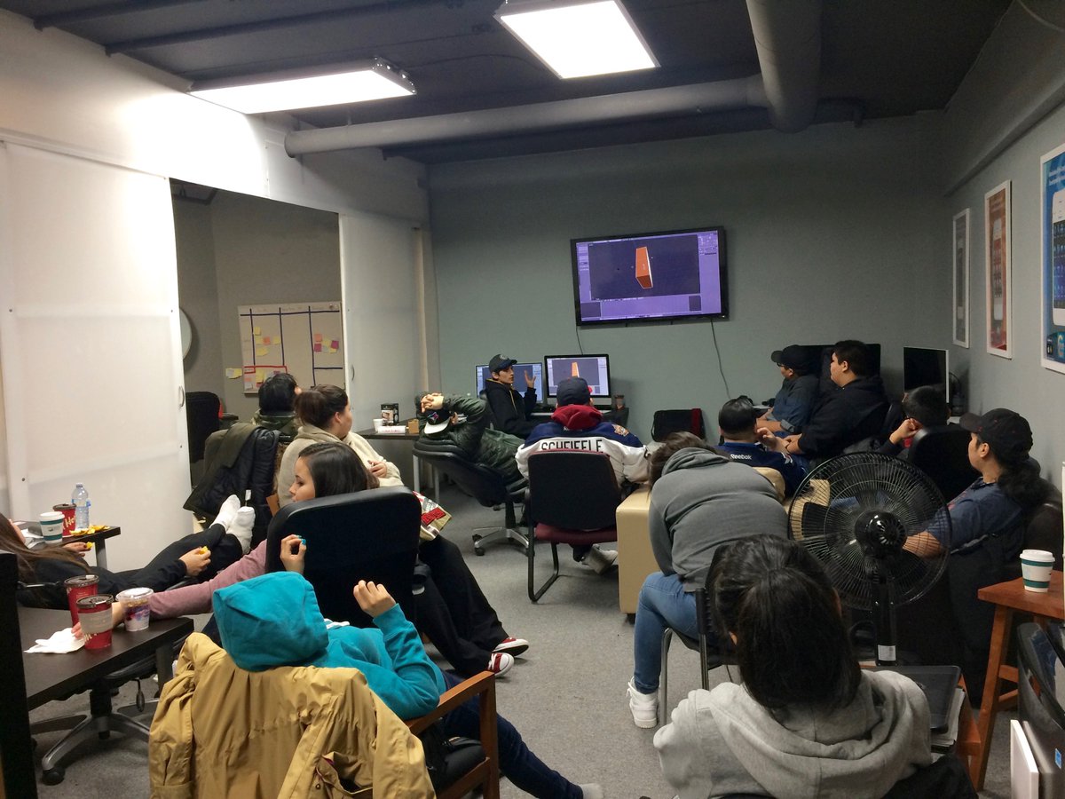ogoki's tweet photo. Training Day 3; JR Brass, our Animator & 3D VR Graphic Designer bringing out their inner artists using #Blender! | #Technology #AppDev https://t.co/0sHGSLifGP