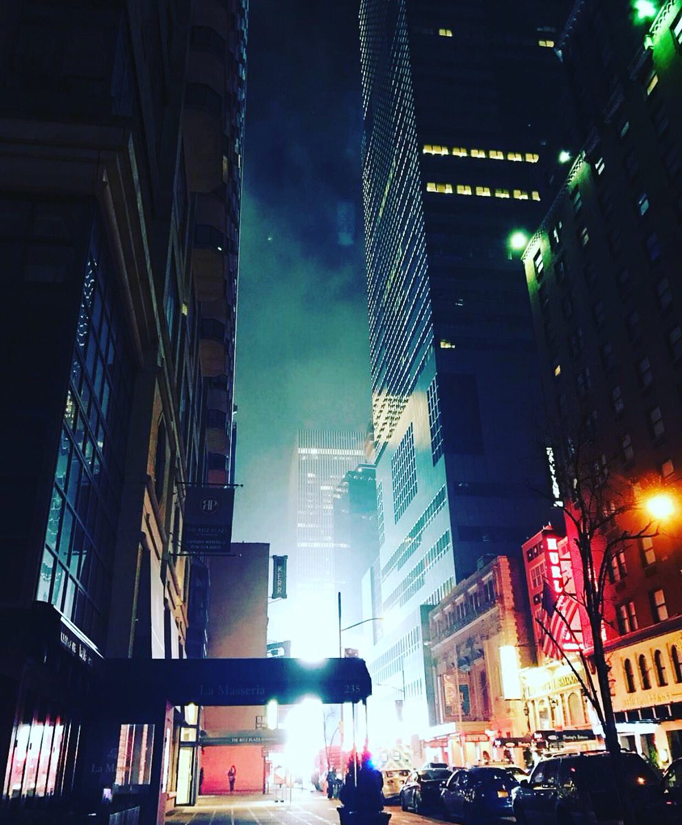 theatticnyc's tweet photo. #AfterWork #HappyHour ✔️ #Rooftop ✔️ Complimentary #Cocktails ✔️ #IndustryNetworkingSocial Tonight at #TheAtticNYC 🍾 📸: @tamonthegram https://t.co/bbxQVfHBcQ
