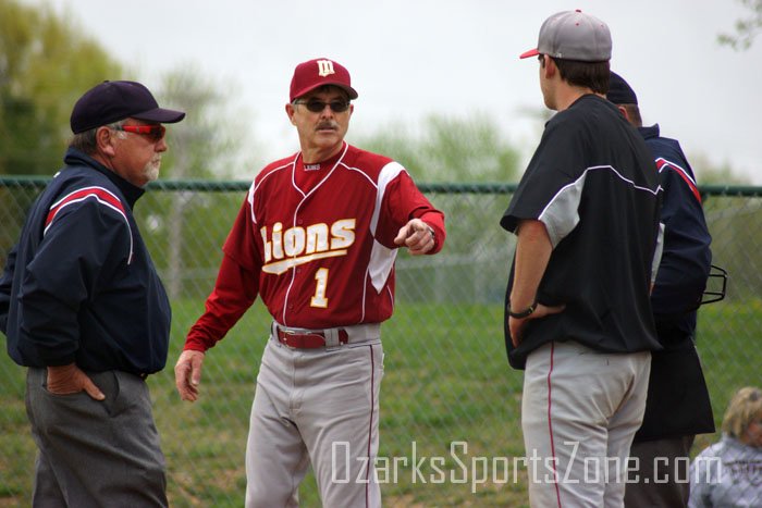 OzarksOzone's tweet image. Loss of a legend: SWMO baseball community mourns death of Mansfield's Doug Jones bit.ly/2ku42PU