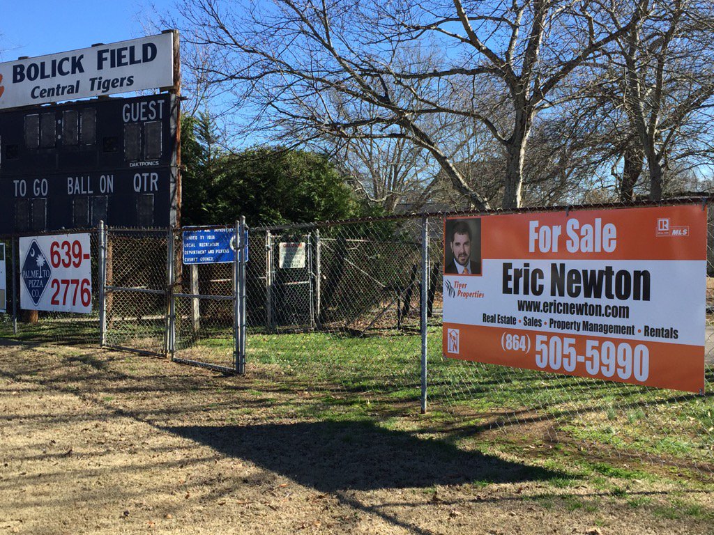 EricBNewton's tweet photo. New sign up at #BolickField ! #CentralRec #TigerProperties https://t.co/dsQD8D93d2