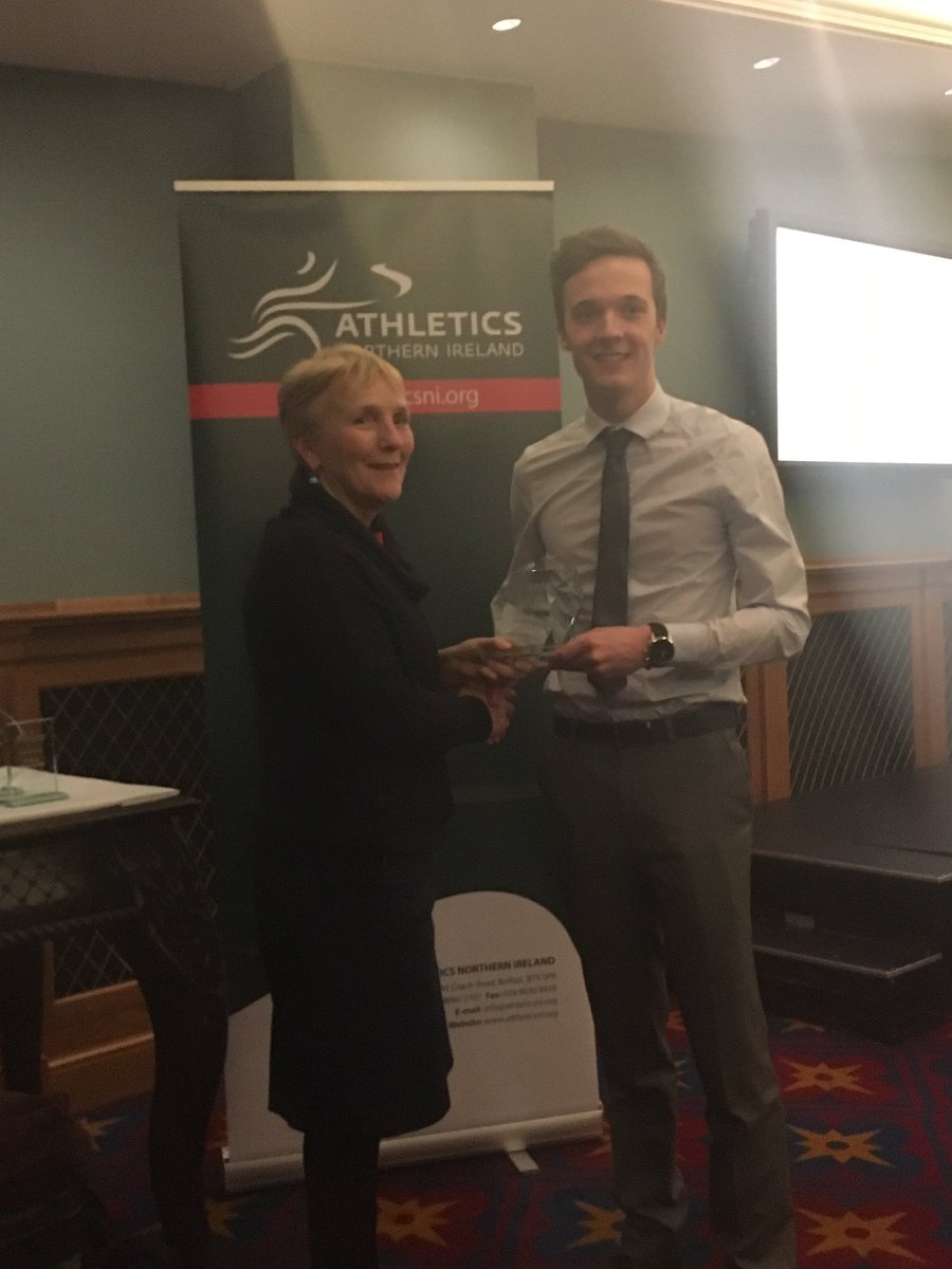 AthleticsNI's tweet photo. Young coach of the year Ollie Wakefield #ANIAwards17 #onetowatchforthefuture @NorthDownAC https://t.co/3dzpDi2qpP