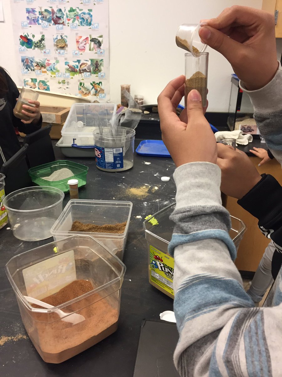 macias_science's tweet photo. #mayans1617 Rock! Tubs of dirt to tech in 60 mins w/@ThingLink_EDU Ss building understanding of Geologic record #suhsd #stemsweet 😎⛏🏔☠️ https://t.co/HzMuG0WvOo