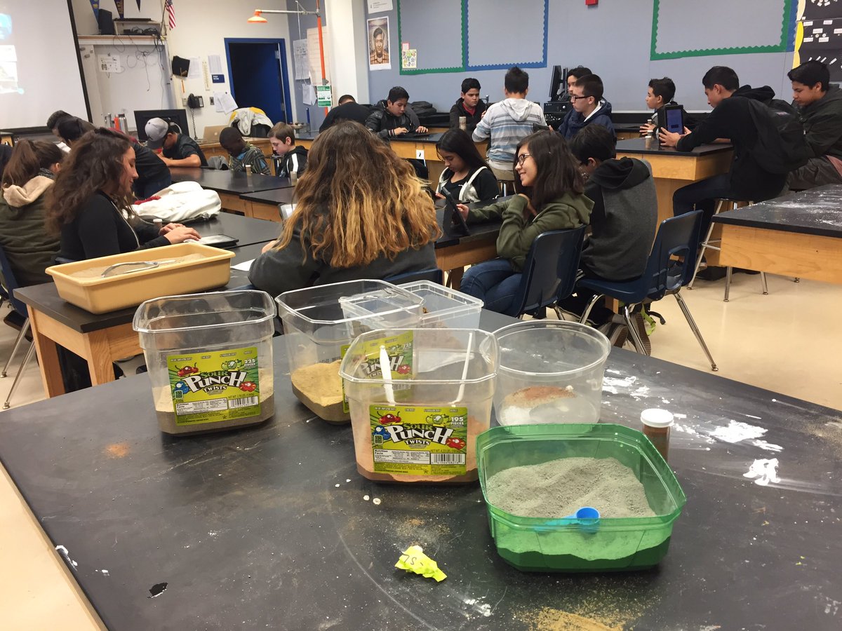 macias_science's tweet photo. #mayans1617 Rock! Tubs of dirt to tech in 60 mins w/@ThingLink_EDU Ss building understanding of Geologic record #suhsd #stemsweet 😎⛏🏔☠️ https://t.co/HzMuG0WvOo