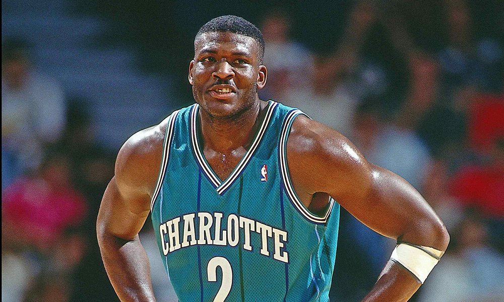 RETWEET if LJ is your all-time favorite Hornets player 💪 COMMENT if it's another 🙌   #TBT #HornetsHistory https://t.co/Oh9XcrERad