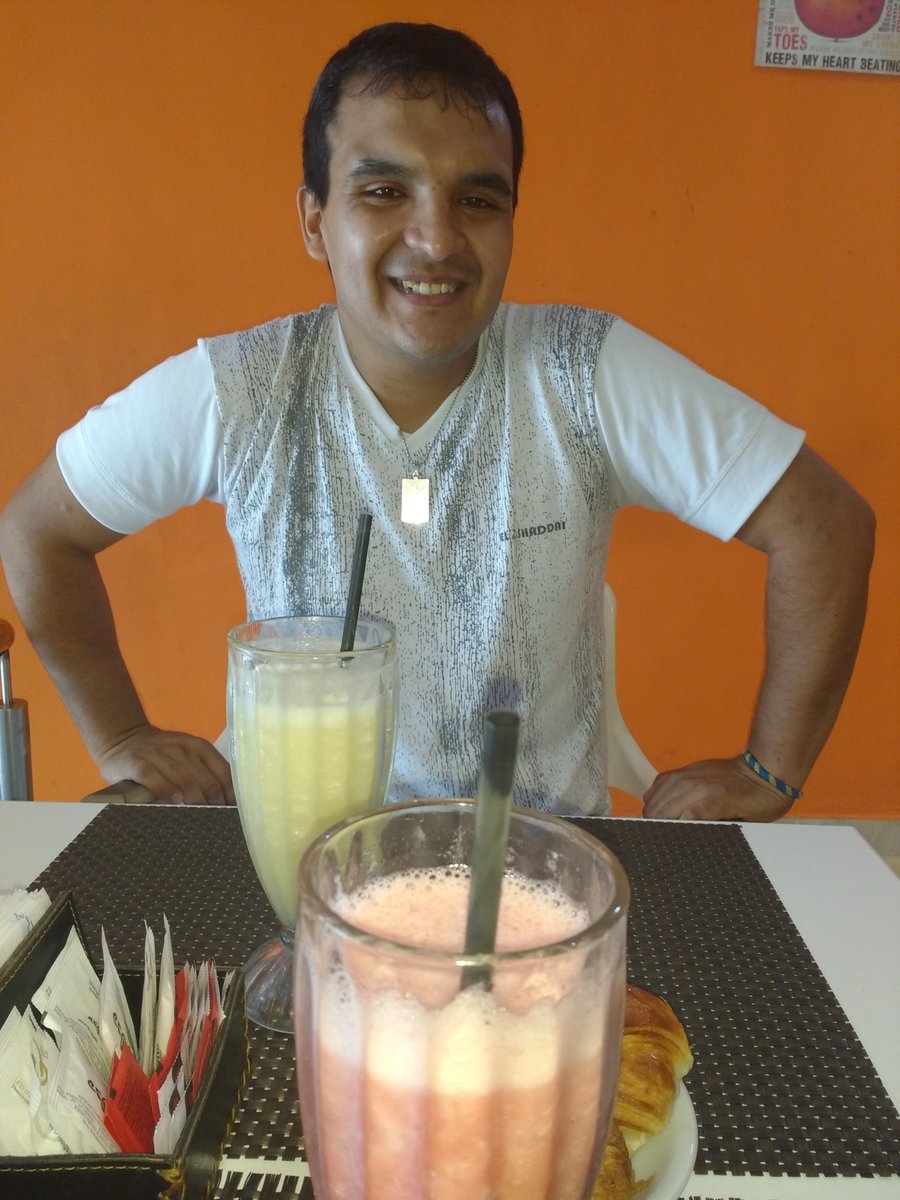 AndiiReche's tweet photo. Sonrió para ocultar que Te Extraño... Daría lo que fuera porque estuvieras aquí. #LaDecisionMasDificil M.M.M https://t.co/cfj6O1oLfQ