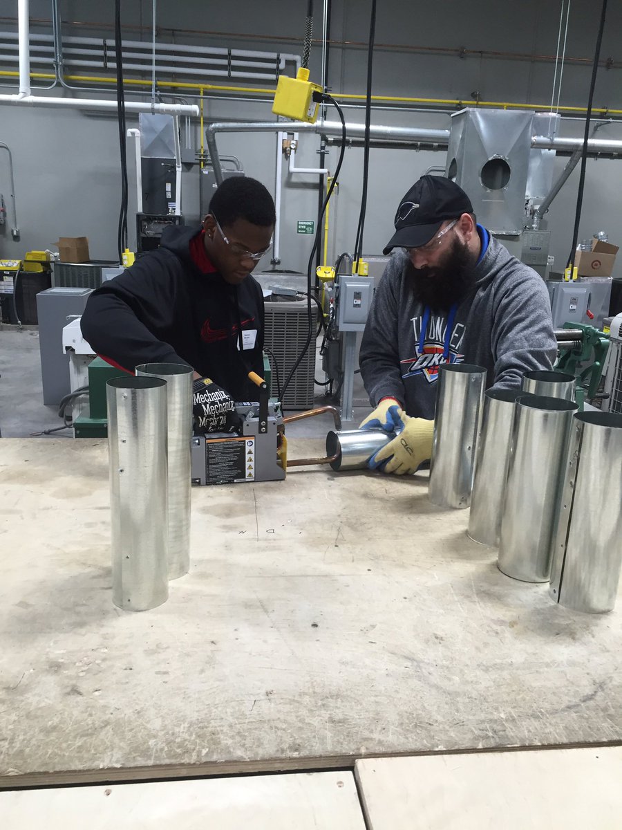 mrwilliamshvac's tweet photo. Yukon Sophomore Showcase going well  #the6505HVAC https://t.co/ZjNZDdopBy