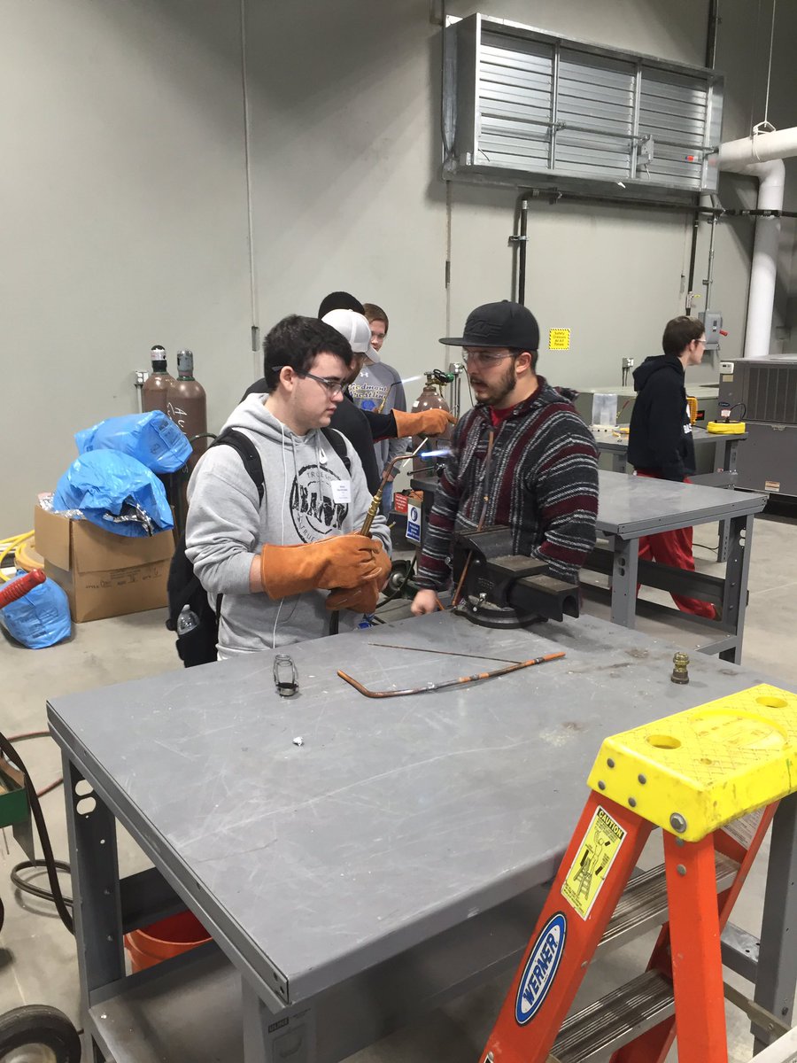mrwilliamshvac's tweet photo. Yukon Sophomore Showcase going well  #the6505HVAC https://t.co/ZjNZDdopBy