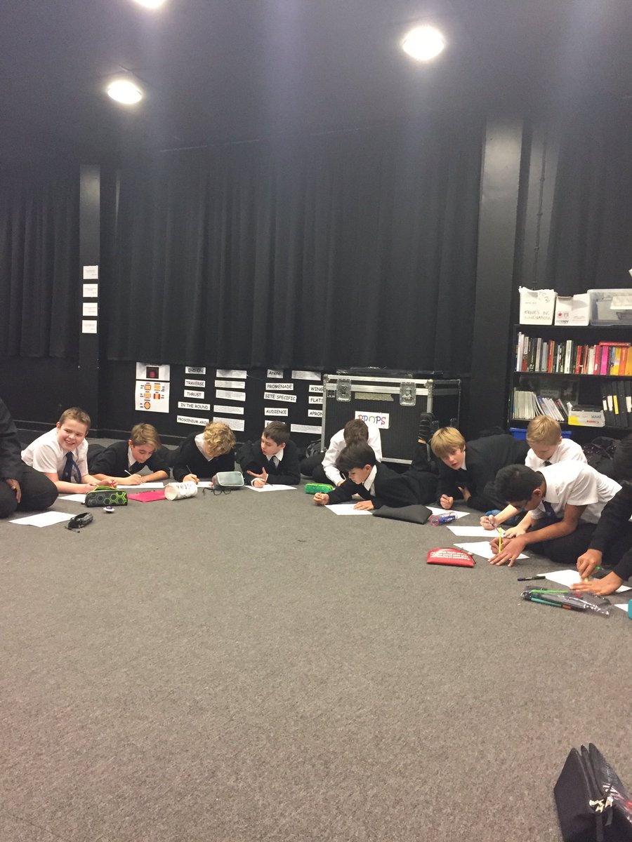DRAMA_SHS's tweet photo. 7JBA looking at makeup design today. Designing a character from Ernie's Illucinations #dramaislearning #makeup #designers #drama @shsrbk 🎭😁 https://t.co/1kV8MY0dQZ