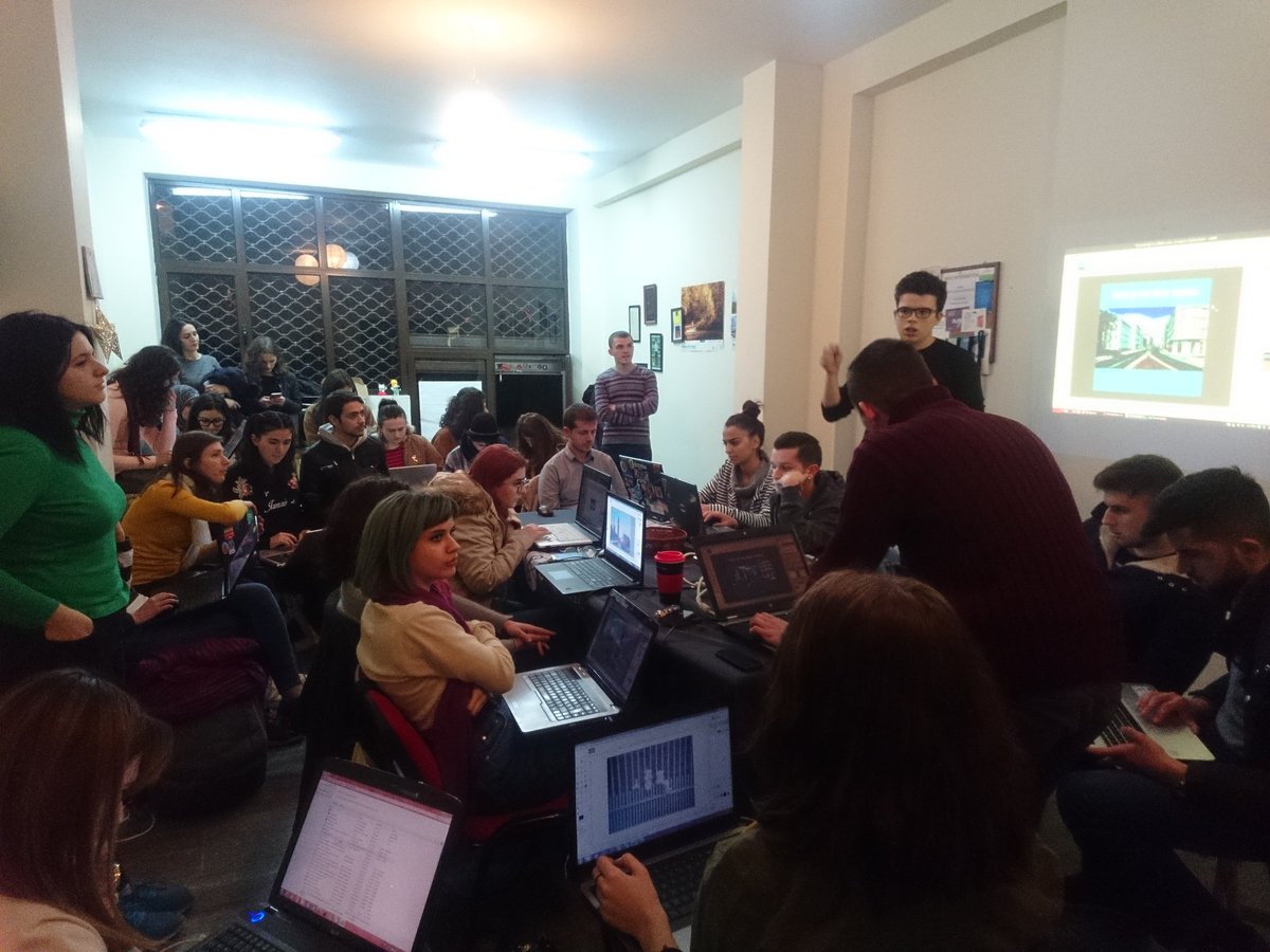 AnisaKuci's tweet photo. @opensrcdesign workshop by @elioqoshi  and @anxhelo_lushka  at @OpenLabsAlbania 
Full house :) https://t.co/MS9k10pInK