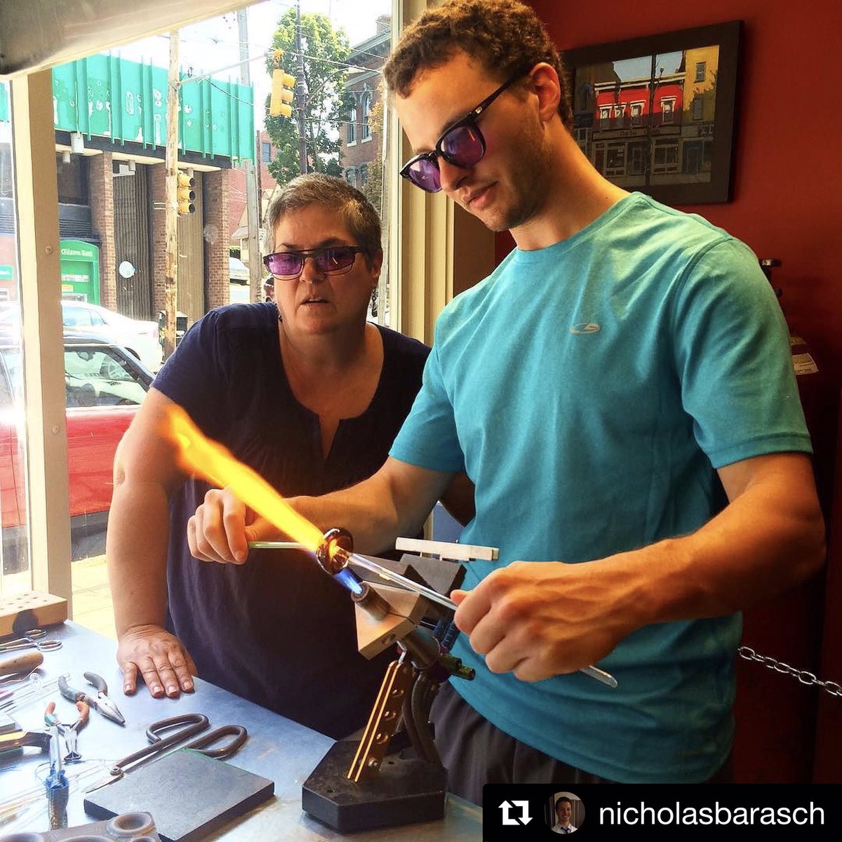 gerbeglass's tweet photo. Curious about glass making? Let's get you behind a torch! Lessons in the #studio, perfect for date night or a fun #gift.🔥
(📩📞🏬 in profile) https://t.co/gRKR41oYUS
