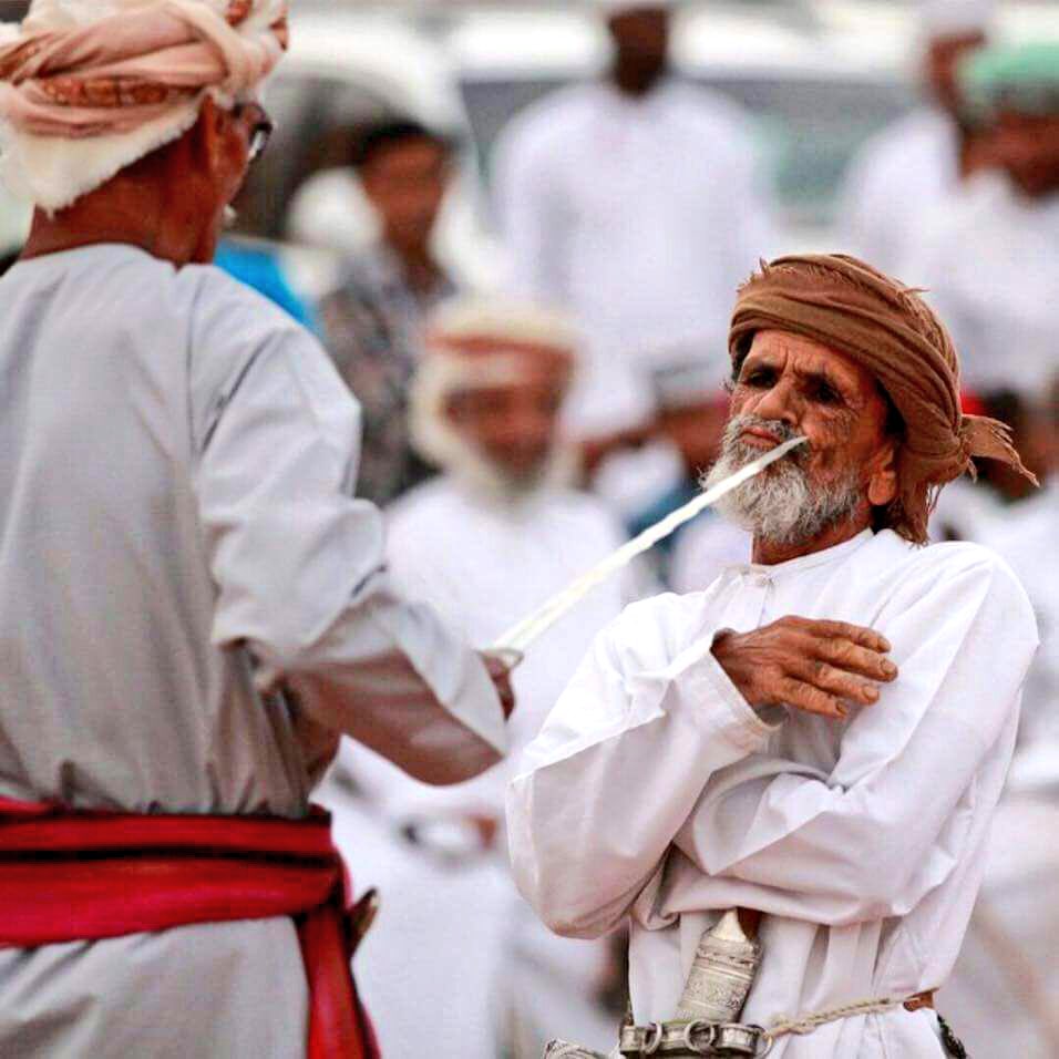 Oman_events's tweet photo. كوميديا الزفين في الرزحة 😁🤔 https://t.co/3UJM9yRyMx