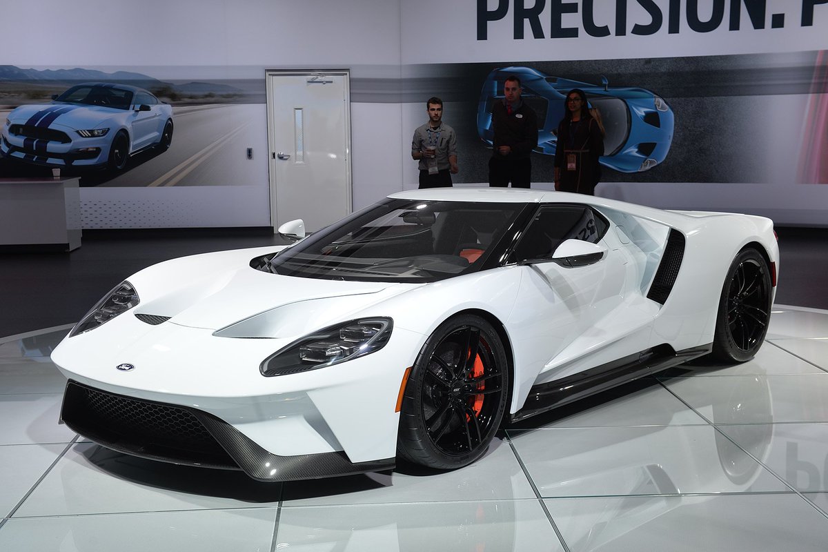 therealautoblog's tweet photo. Two-hundred sixteen miles per hour! That's the top speed of the @Ford GT. https://t.co/luyYWxgNzQ https://t.co/MiyzsaEKtK