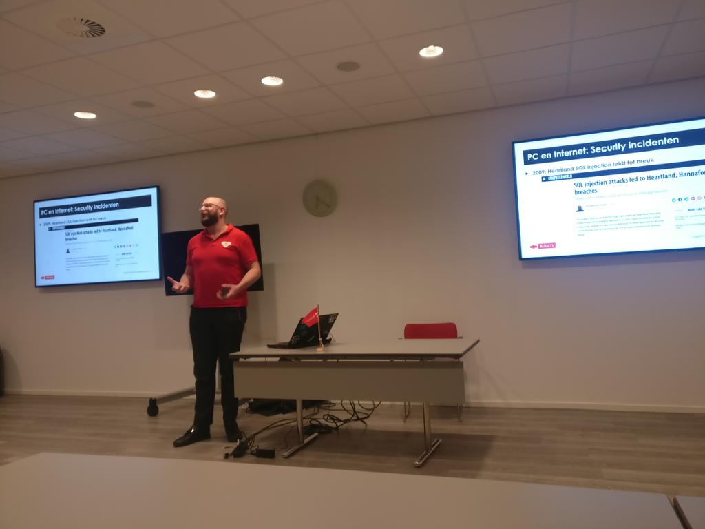 chrisdenarend's tweet photo. . @Vanderthiel talking about the history of IT security #microsofthelden https://t.co/9sLM77tj6n