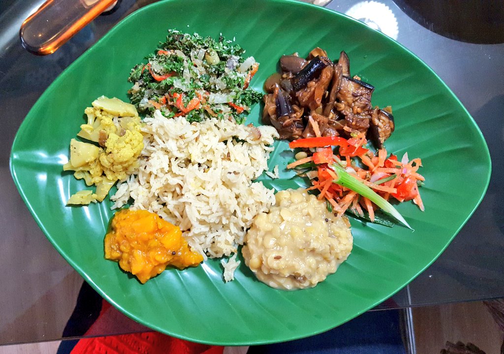 A delicious feast cooked by the lovely mother of <a href="/AshantiOmkar/">Ashanti Omkar Film, TV, Culture Broadcaster & HOST</a> 😍 And that lovely banana leaf plate! 🌿Happy birthday again dear Ashanti🎂