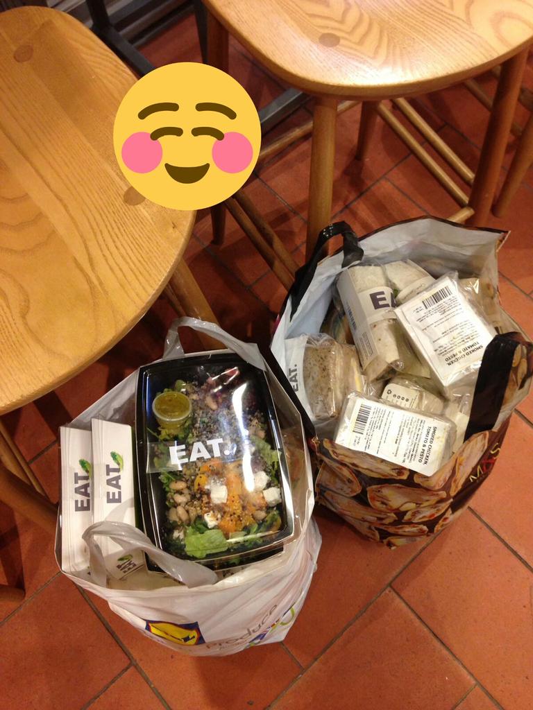 AlbertStProject's tweet photo. Gearing up for our Guests. Almost time...7pm Albert Street #homeless #EAT #donations #7pm #AlbertStProject https://t.co/8nfkCUSjr6