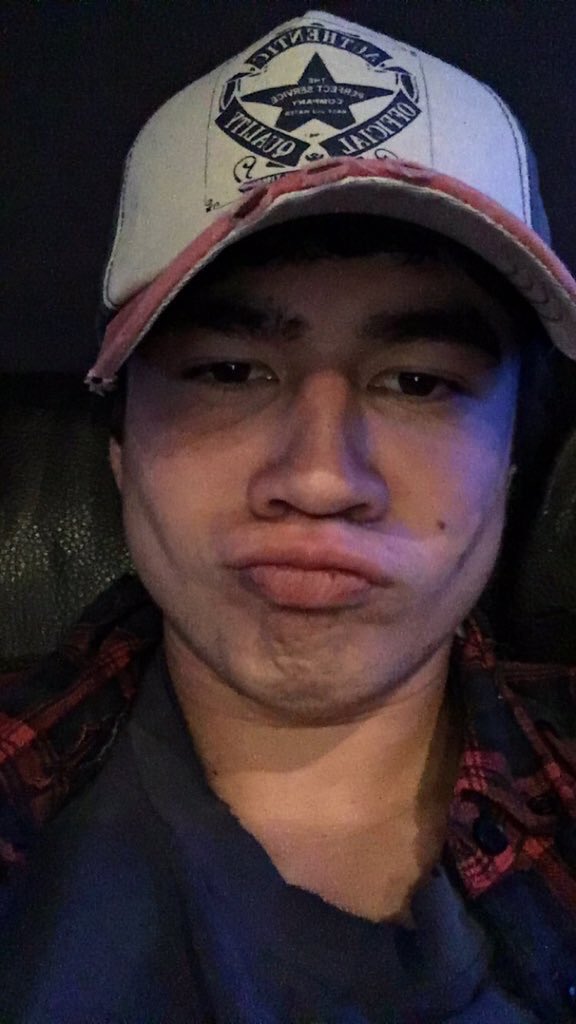 megMMXII's tweet photo. God I love you @Calum5SOS! Happy beerday! #HappyBirthdayCalum 🍻

#5SOSFAM #iHeartAwards #BestFanArmy https://t.co/guxLAuiwGI