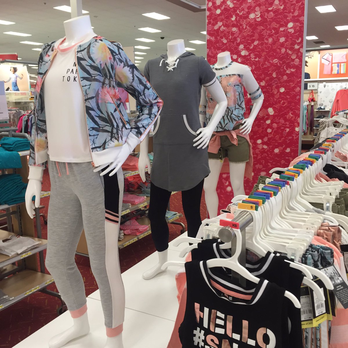 tgtsuzy's tweet photo. Loving the new brand #ArtClass and the personal kids' bios on the tag! #TargetStyle https://t.co/tbx3Sh2VqY