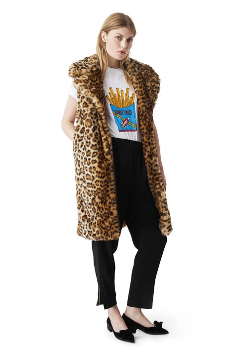 amusthaveblog's tweet photo. A Must Have pick from #ganni #prespring17 is Ferry Faux Fur Waistcoat 🖤 #streetstyle #inspiration #amusthave #partymodeon #love #fashion https://t.co/y5nXOnWjey
