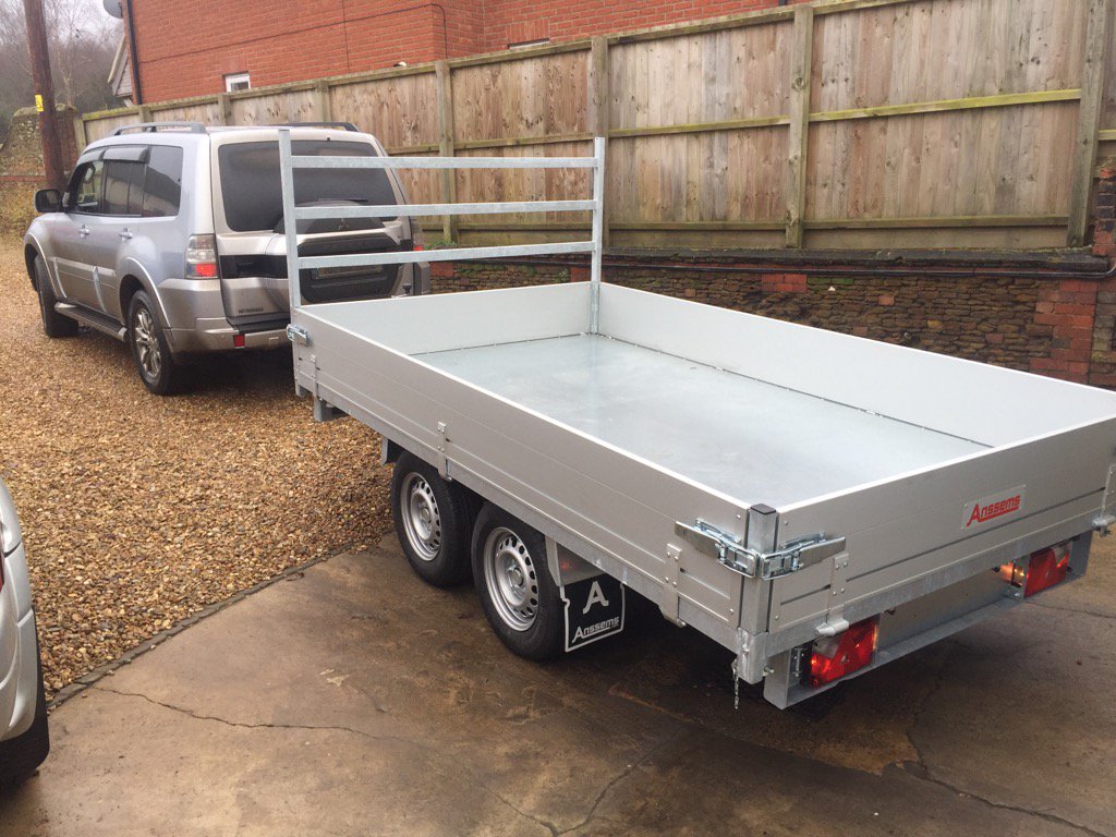 AnssemsTrailers's tweet photo. Very nice chap traveled all the way from Ireland today to purchase this Anssems 3-way tipper trailer! https://t.co/2vPkjPv36r