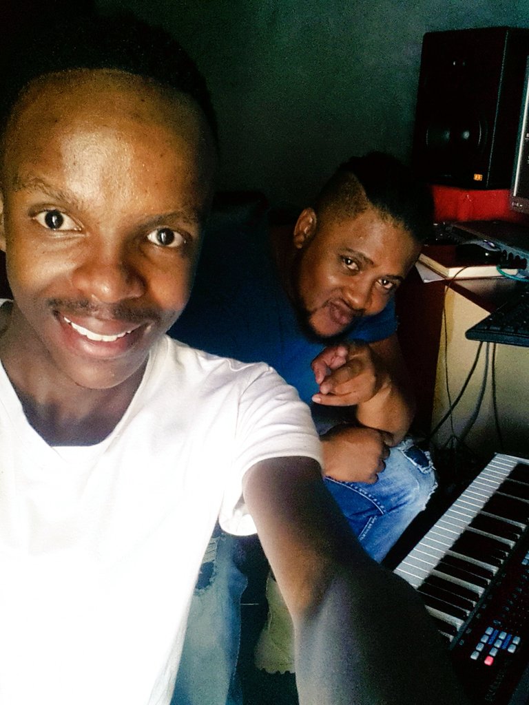 hanc_world's tweet image. With PREZ BEATS 
#WORKINGonSomething